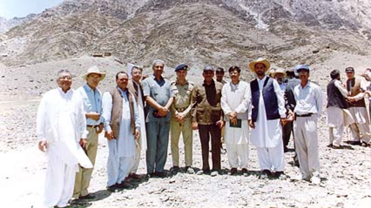 House locked down over security breach, ‘phone’ thrown over security fence; Secret Service probes AI House locked down over security breach, ‘phone’ thrown over security fence; Secret Service probes AI