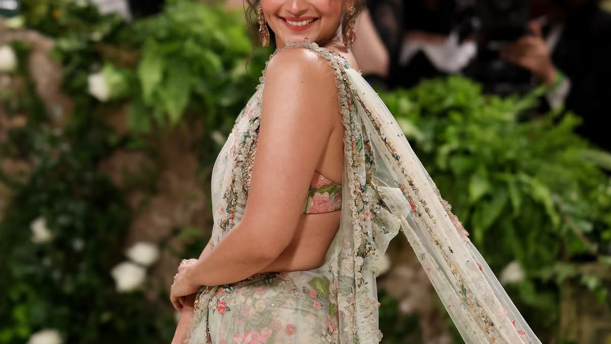 ARU Christmas News Live:: UK festive grocery sales hit record £13.8bn as shoppers favour higher-end own-brand products ARU Christmas News Live:: UK festive grocery sales hit record £13.8bn as shoppers favour higher-end own-brand products